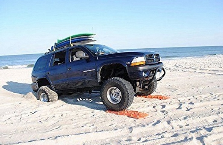 Как вытащить машину из песка